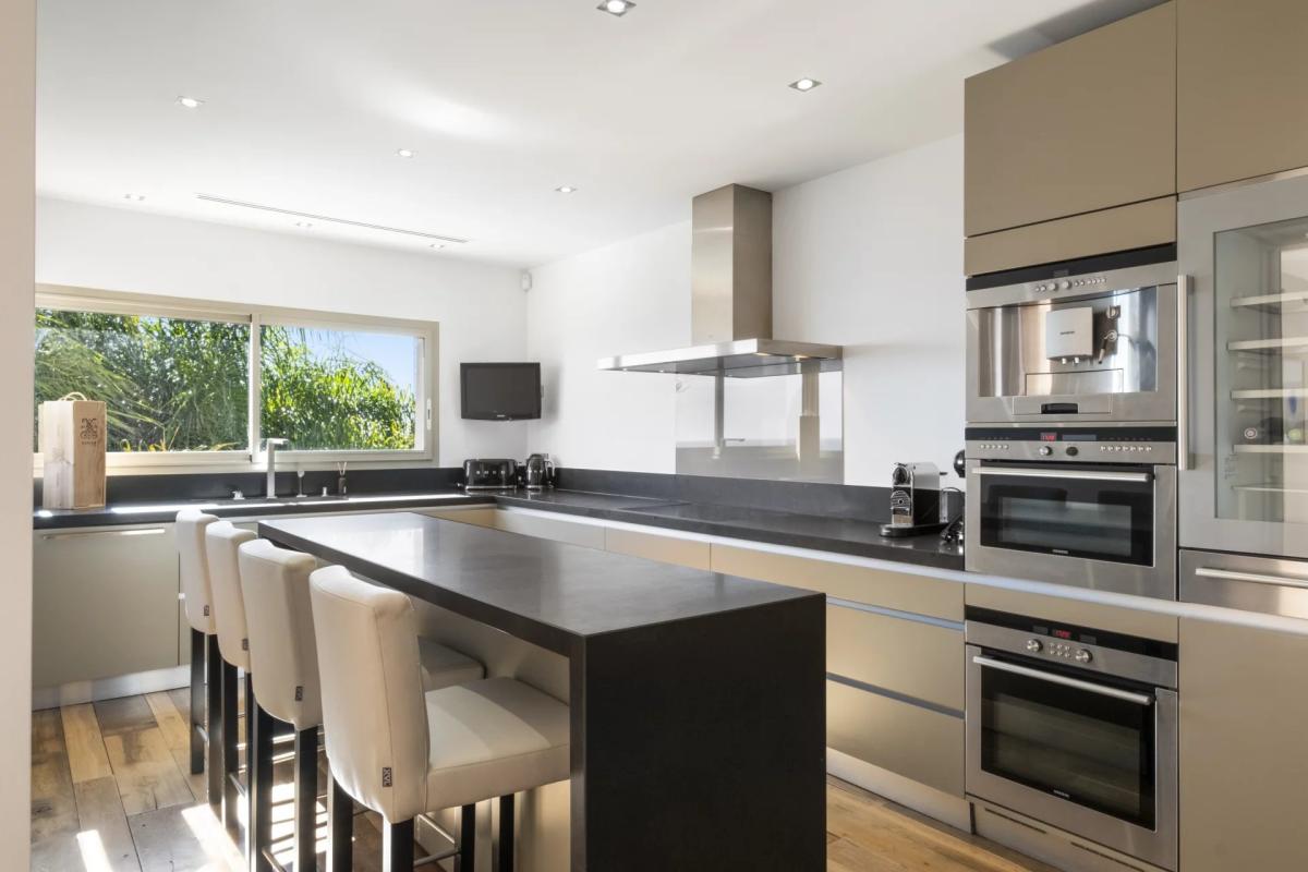 CANNES VILLA RENOVEE VUE MER PANORAMIQUE A VENDRE