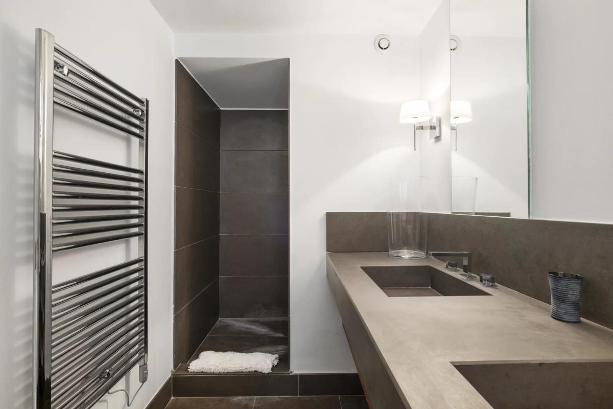 CANNES VILLA RENOVEE VUE MER PANORAMIQUE A VENDRE