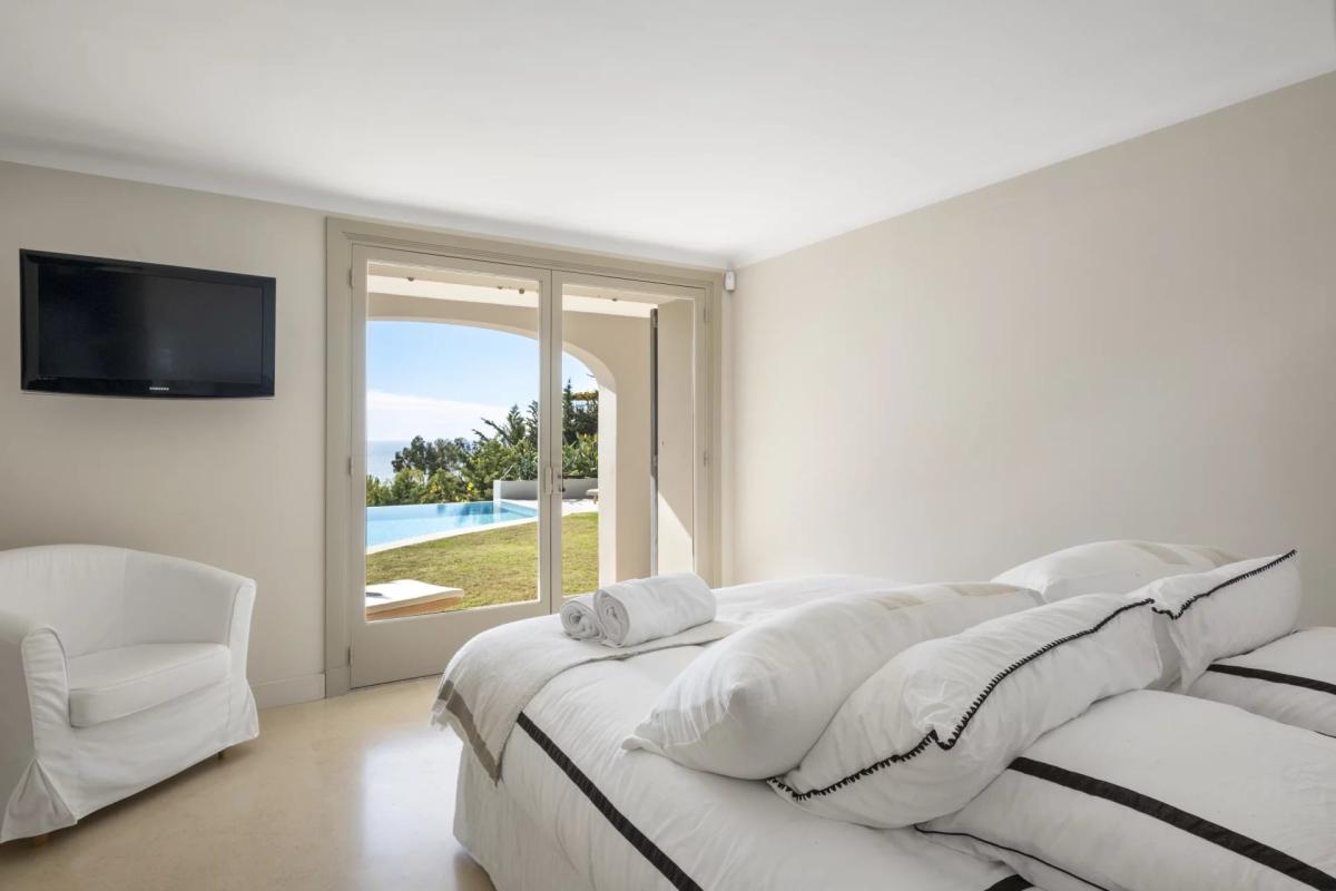 CANNES VILLA RENOVEE VUE MER PANORAMIQUE A VENDRE