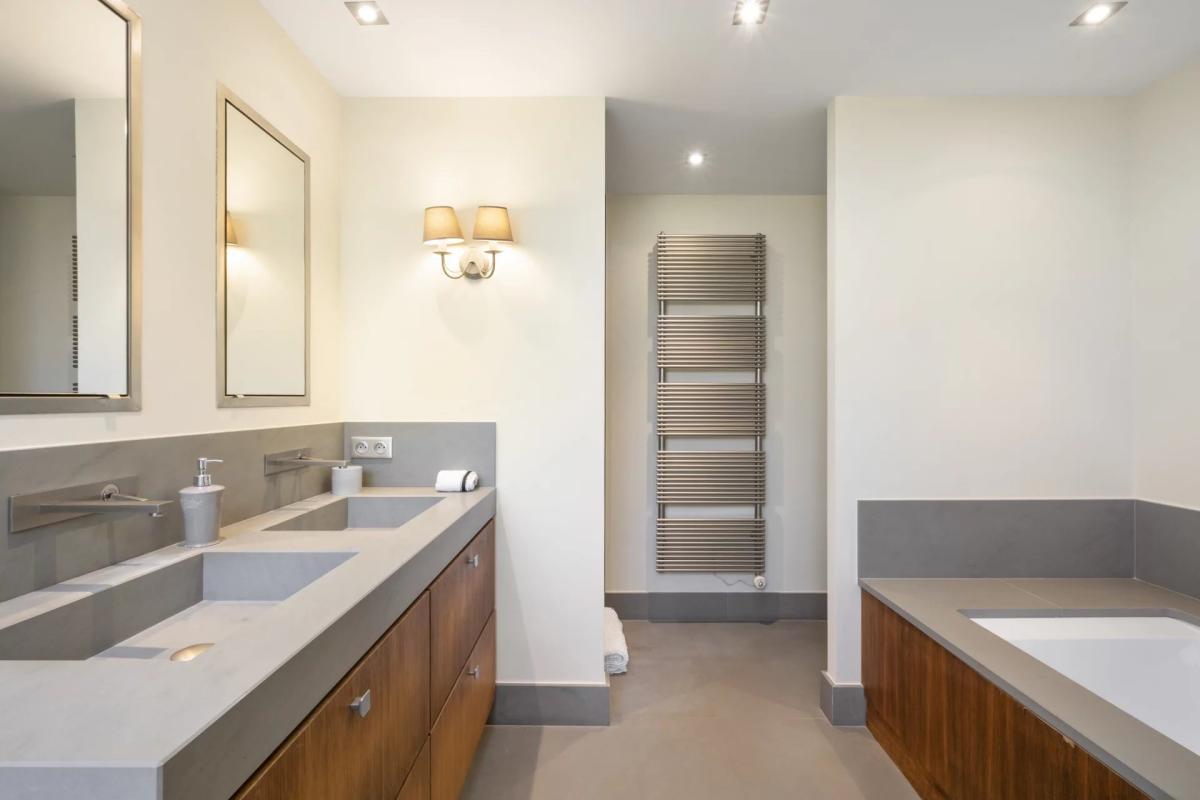 CANNES VILLA RENOVEE VUE MER PANORAMIQUE A VENDRE