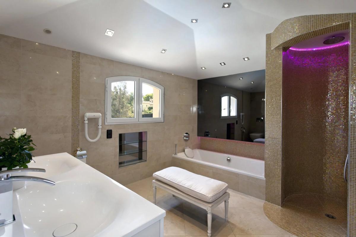 OFF MARKET A VENDRE - HAUTEURS DE CANNES – 15M CROISETTE