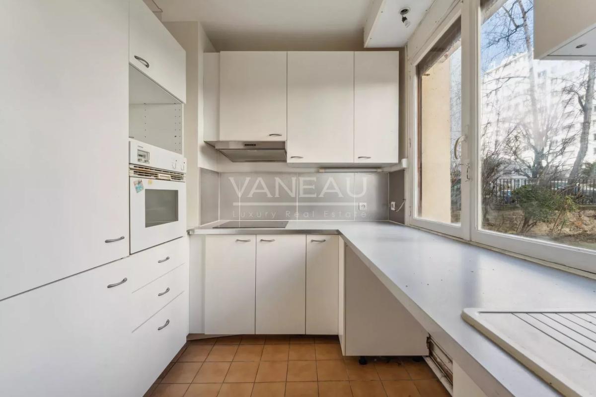 Paris 15e  Lourmel - 4 pièces sur jardin baigné de soleil !