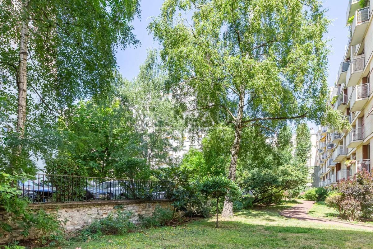 Paris 15e  Lourmel - 4 pièces sur jardin baigné de soleil !