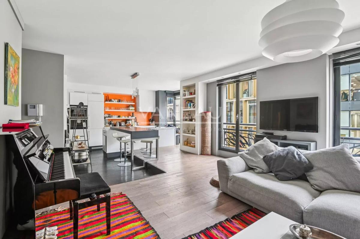 Paris VIIIe - Avenue Montaigne / Place François 1er