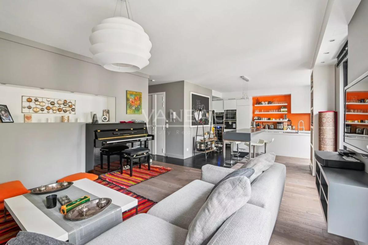 Paris VIIIe - Avenue Montaigne / Place François 1er