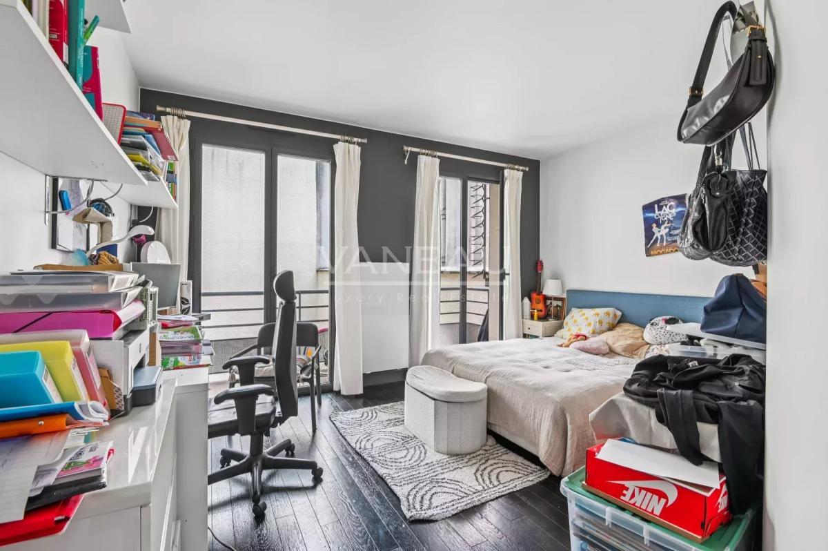 Paris VIIIe - Avenue Montaigne / Place François 1er