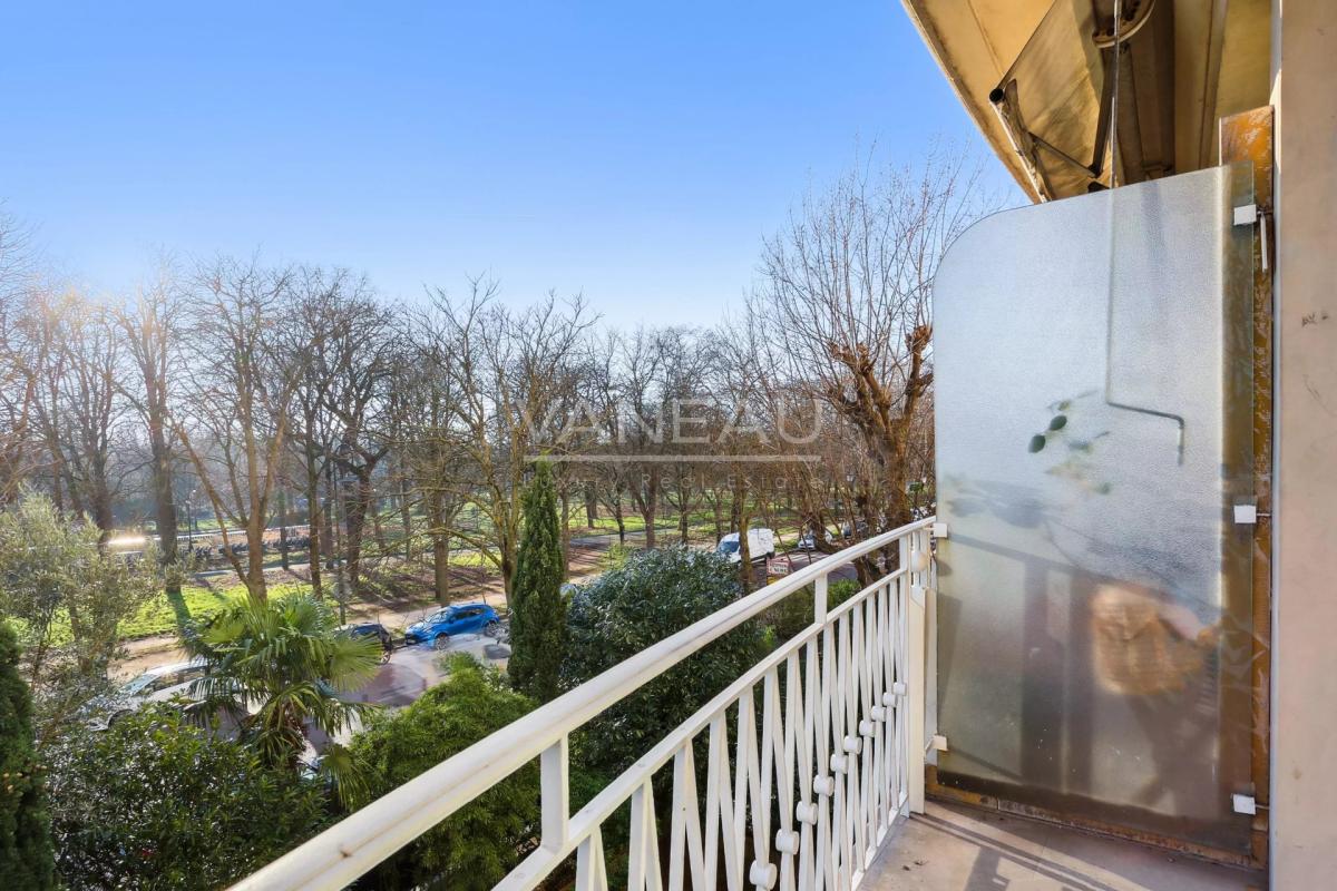 Neuilly Sur Seine - Vue tour Eiffel.