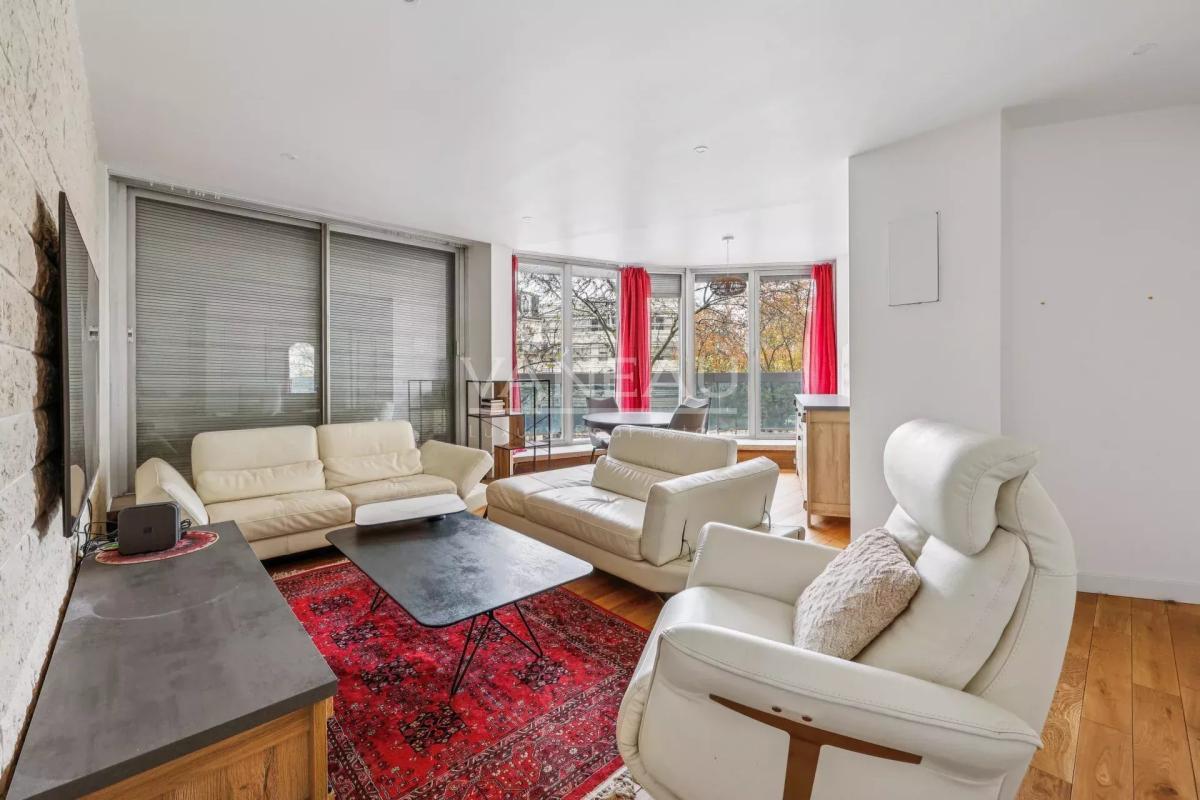 Paris VIIe - Gros Caillou -  Appartement avec balcon  — 2 chambr