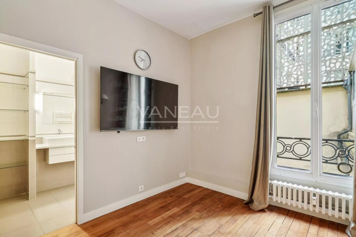APPARTEMENT NON MEUBLÉ – PARIS 8ème – QUARTIER CHAMPS-ÉLYSÉES / 