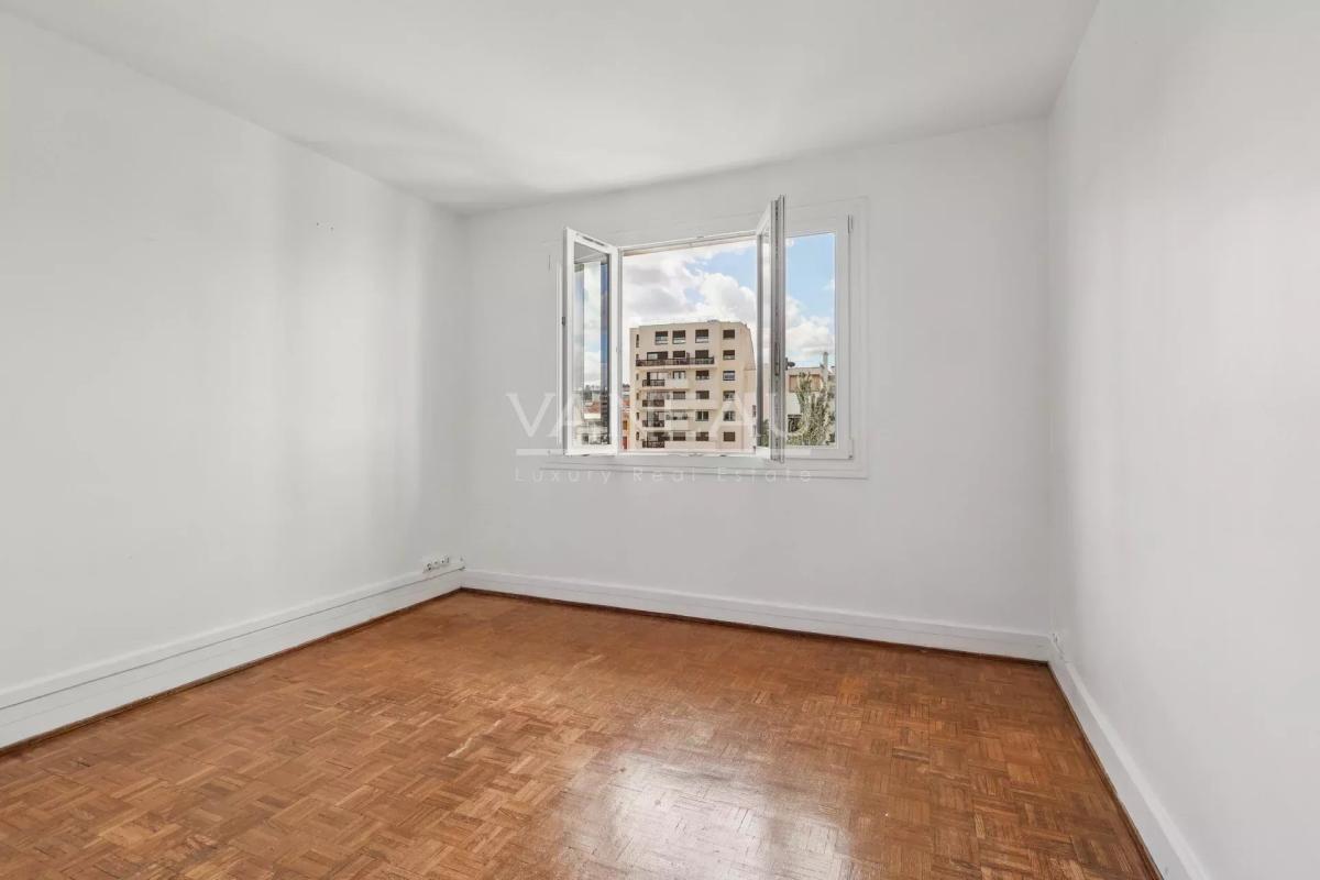 Boulogne - Dernier étage avec balcon et vue dégagée