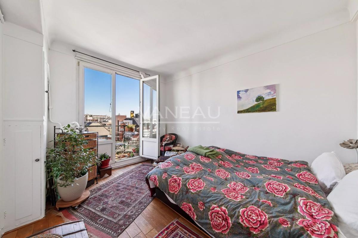 Boulogne centre - Trois pièces dernier étage avec balcon