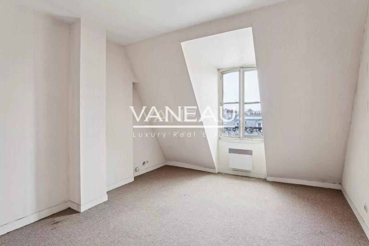 Paris Xe - Rue du Faubourg Saint-Denis proche Gare de l'Est - St