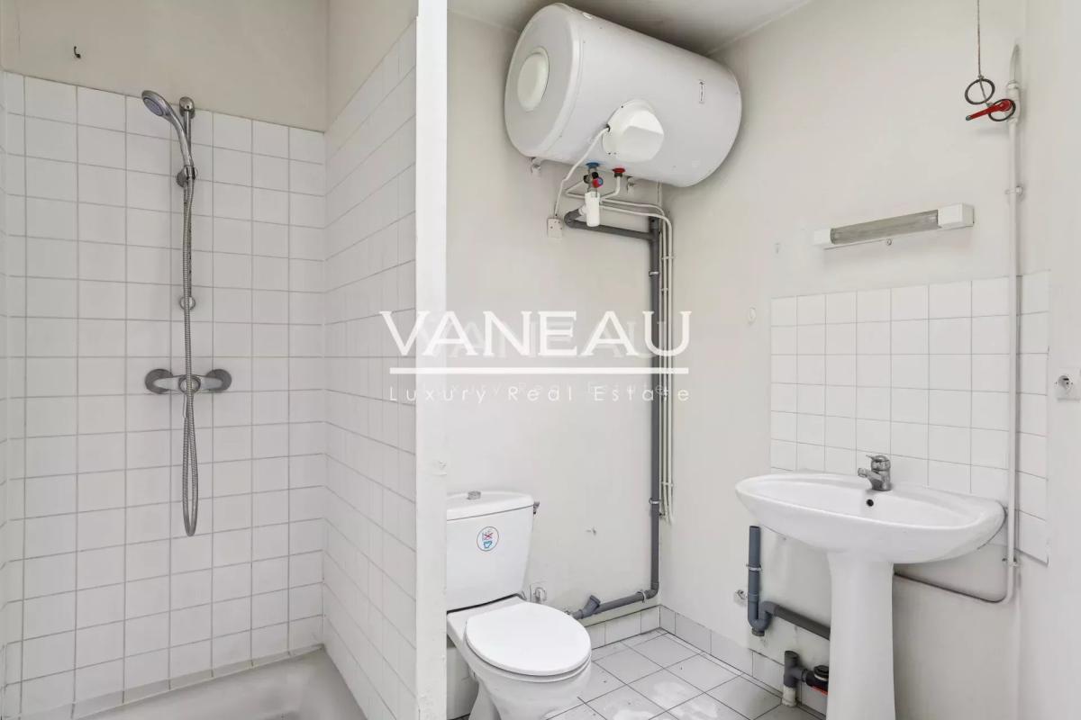 Paris Xe - Rue du Faubourg Saint-Denis proche Gare de l'Est - St