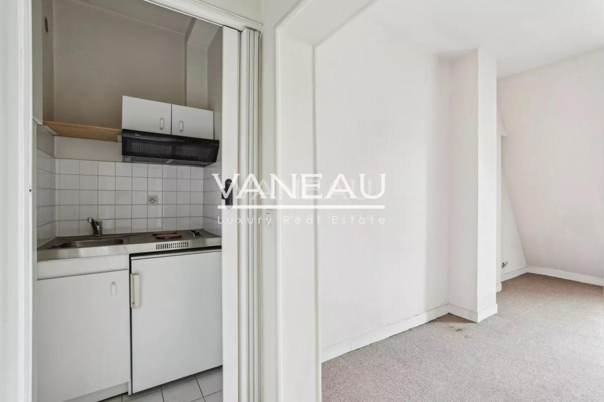 Paris Xe - Rue du Faubourg Saint-Denis proche Gare de l'Est - St