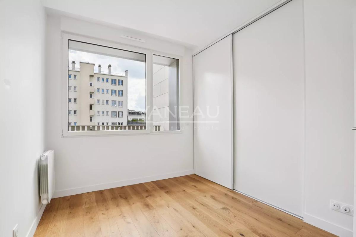 Issy-les-Moulineaux - Appartement familial dernier étage avec te