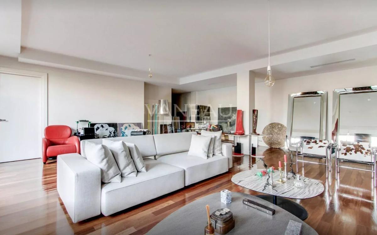 Paris VIII - Bel appartement avec  terrasse