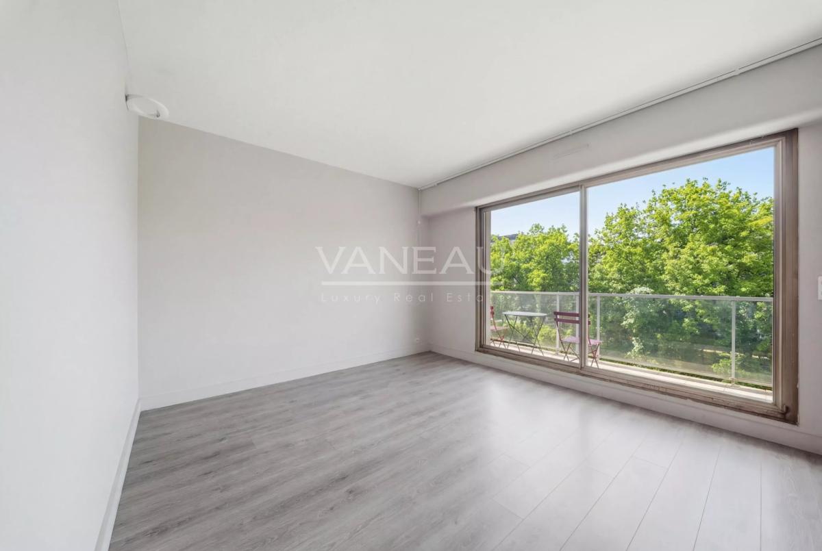 Neuilly - Château - Appartement familial avec balcon-terrasses