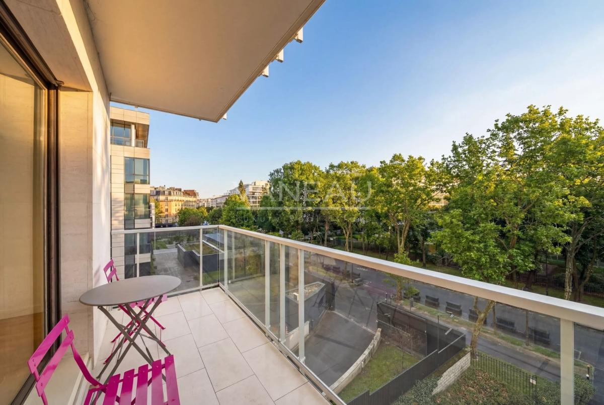 Neuilly - Château - Appartement familial avec balcon-terrasses