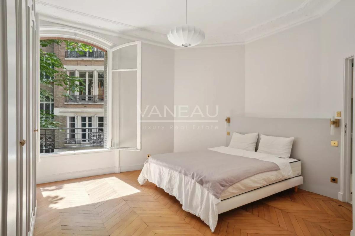 Paris XVIe-Trocadéro-Superbe appartement de 7 pièces prêt à vivr