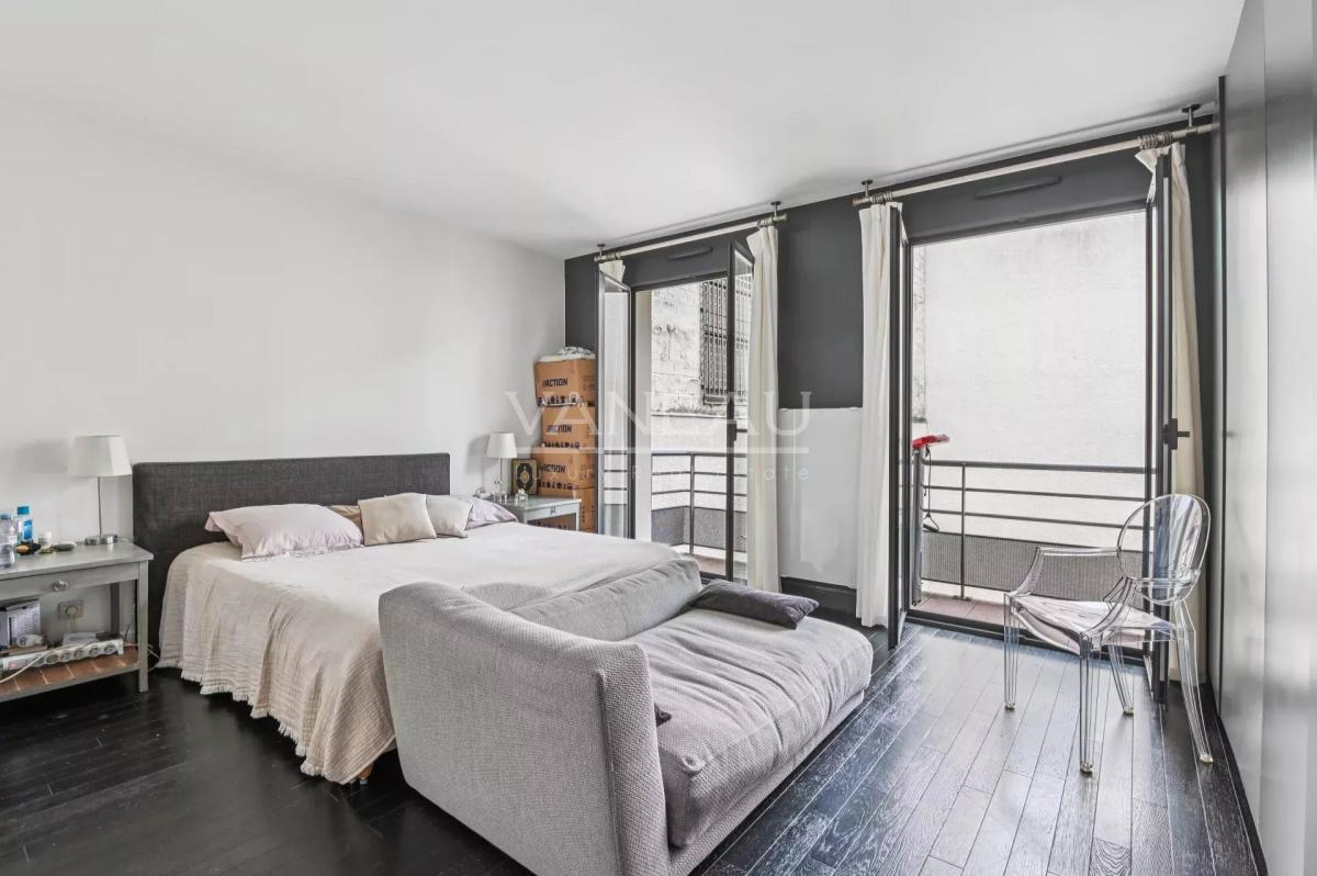 Paris VIIIe - Avenue Montaigne / Place François 1er