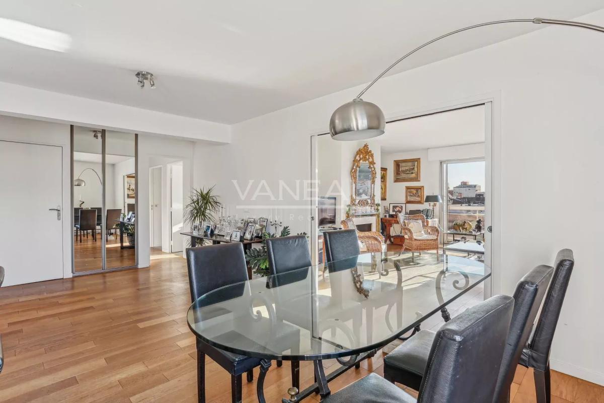 Suresnes/Mairie - Appartement dernier étage avec terrasse et bal