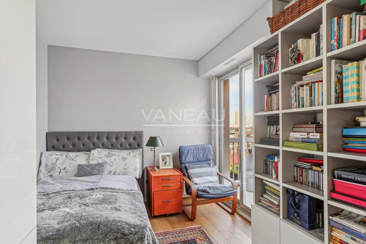 Suresnes/Mairie - Appartement dernier étage avec terrasse et bal