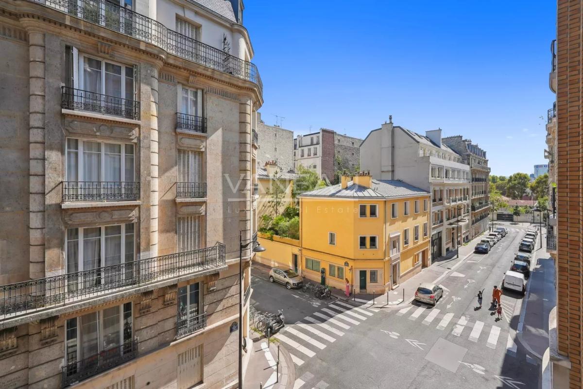 Paris XVIe - Rue Fantin Latour - Lumineux quatre pièces.