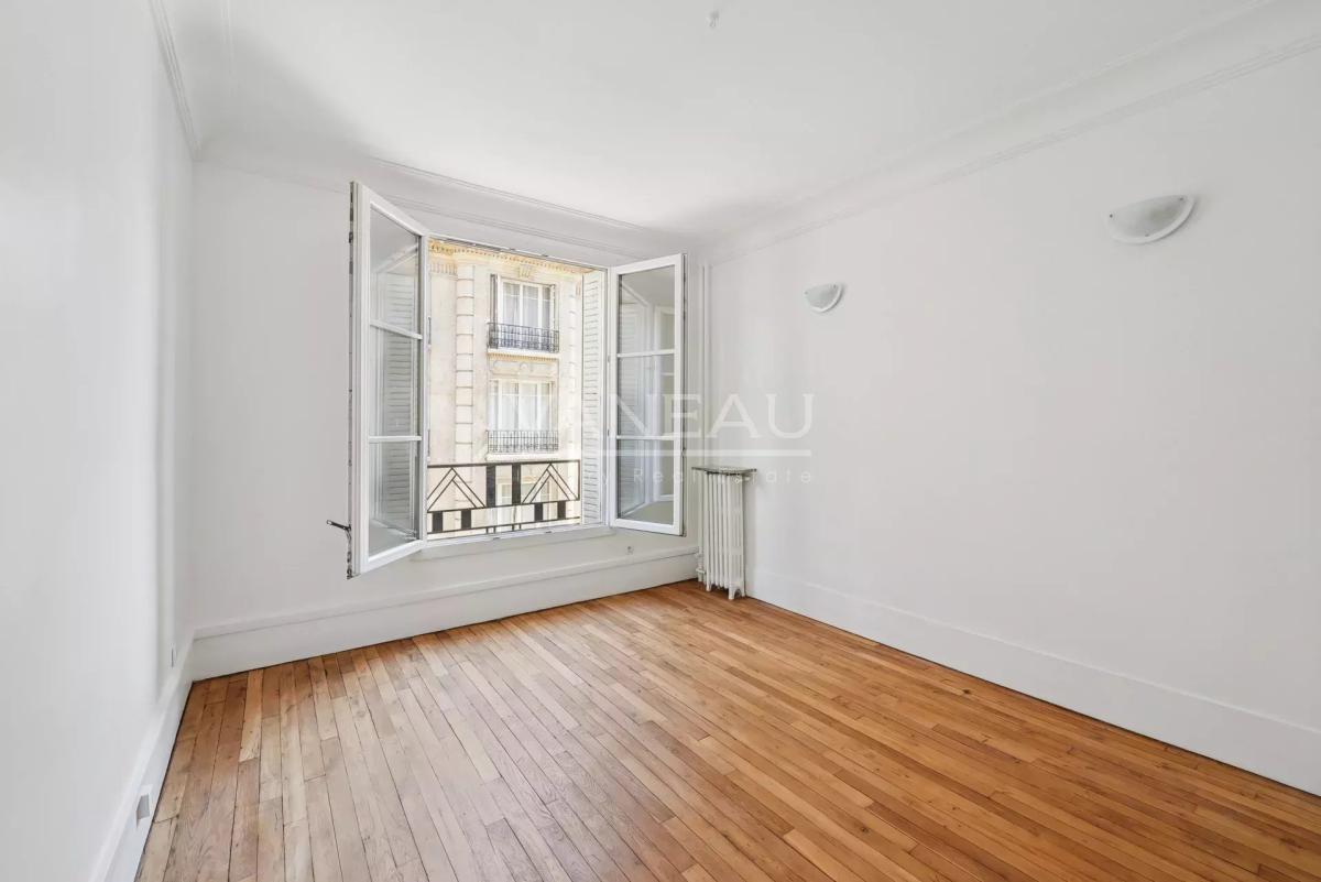 Paris XVIe - Rue Fantin Latour - Lumineux quatre pièces.