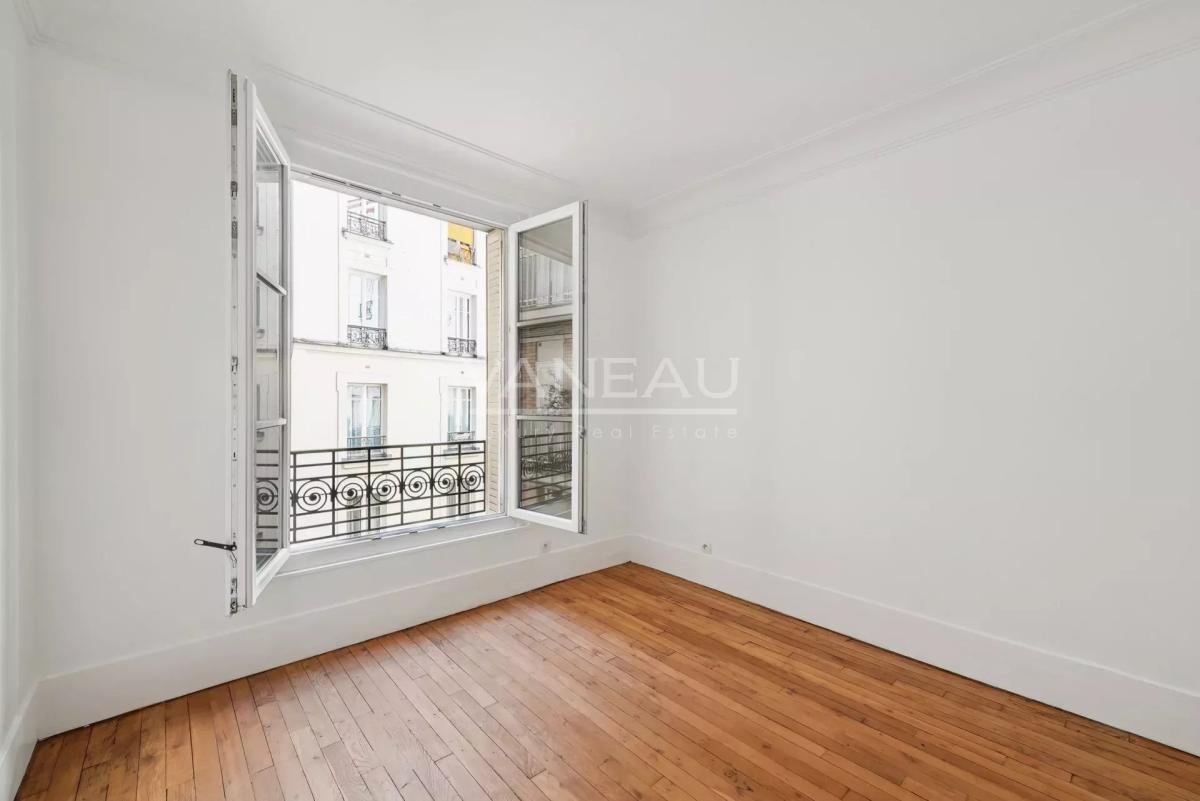 Paris XVIe - Rue Fantin Latour - Lumineux quatre pièces.