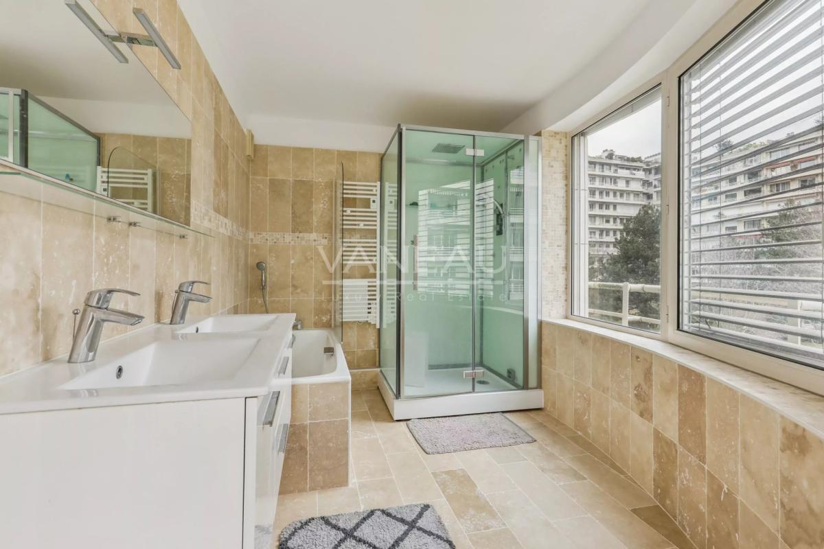 Paris XVIe - Ranelagh - Duplex en dernier étage - Terrasses et v