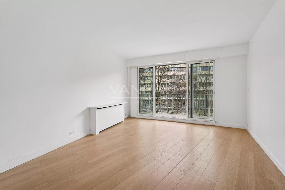 Paris XIVe - Port Royal - Balcon, vue dégagée.