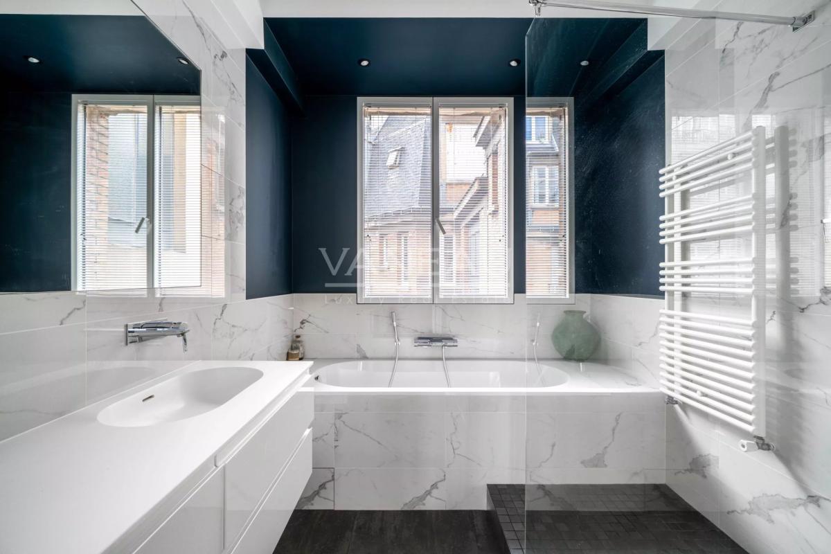 Paris XVIe - Foch - Etoile Penthouse avec terrasse