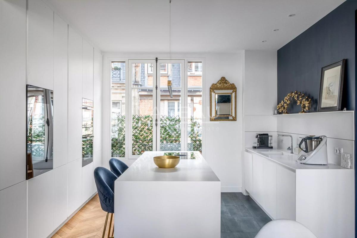 Paris XVIe - Foch - Etoile Penthouse avec terrasse