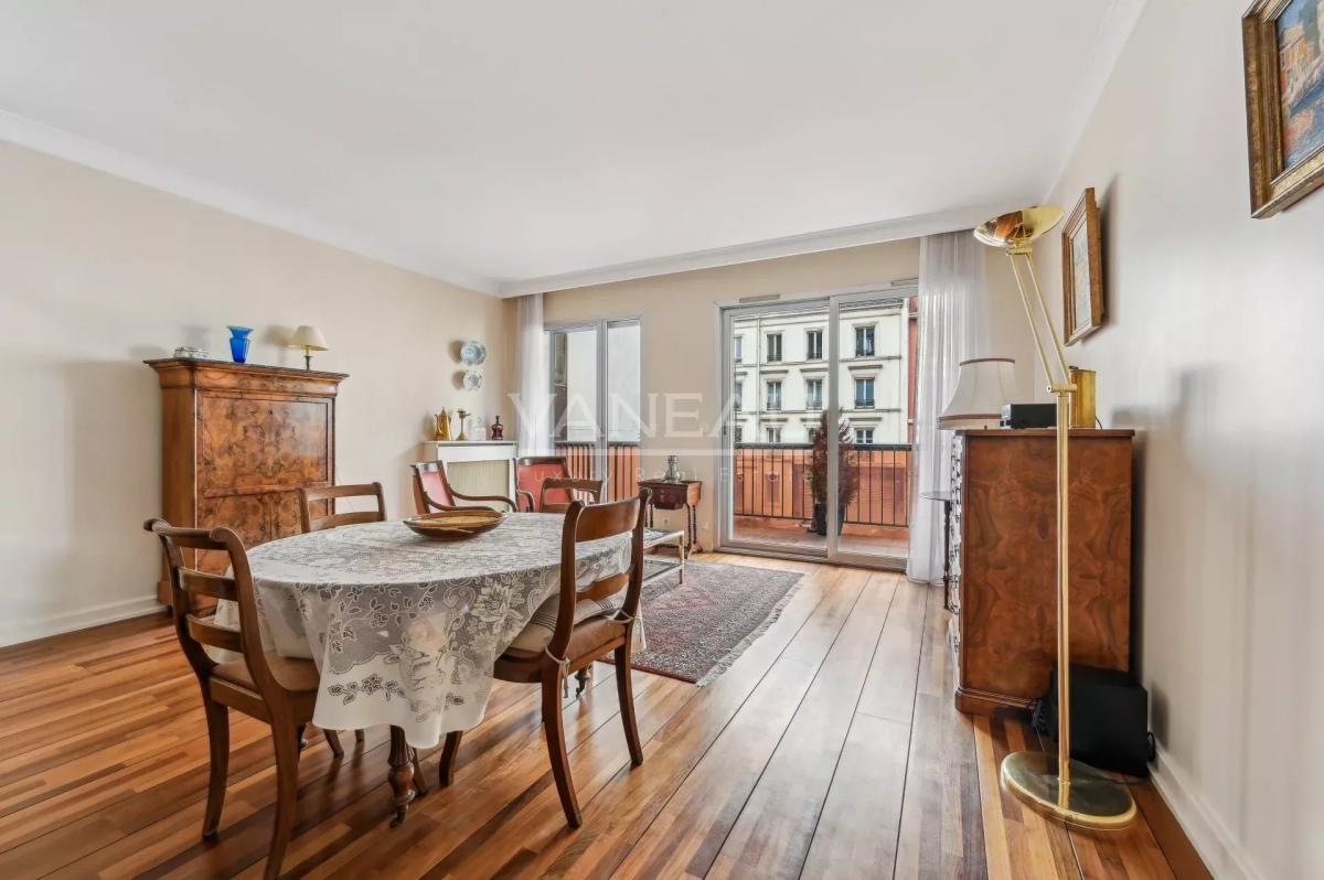 Paris VIIe - PLACE DE BRETEUIL - Appartement avec terrasse