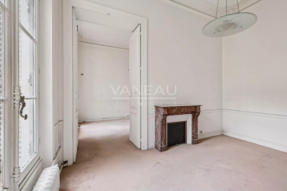 Paris VIII - Triangle d'or - Appartement de caractère traversant