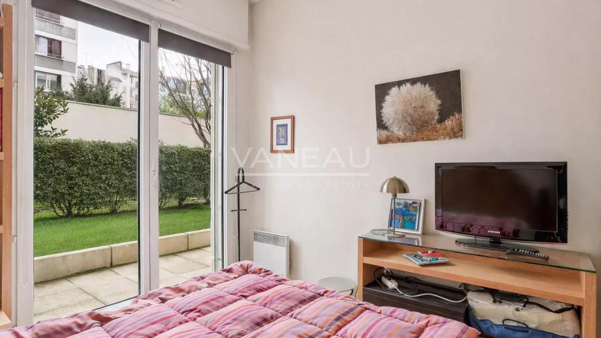 Deux pièces avec terrasse-jardin au calme