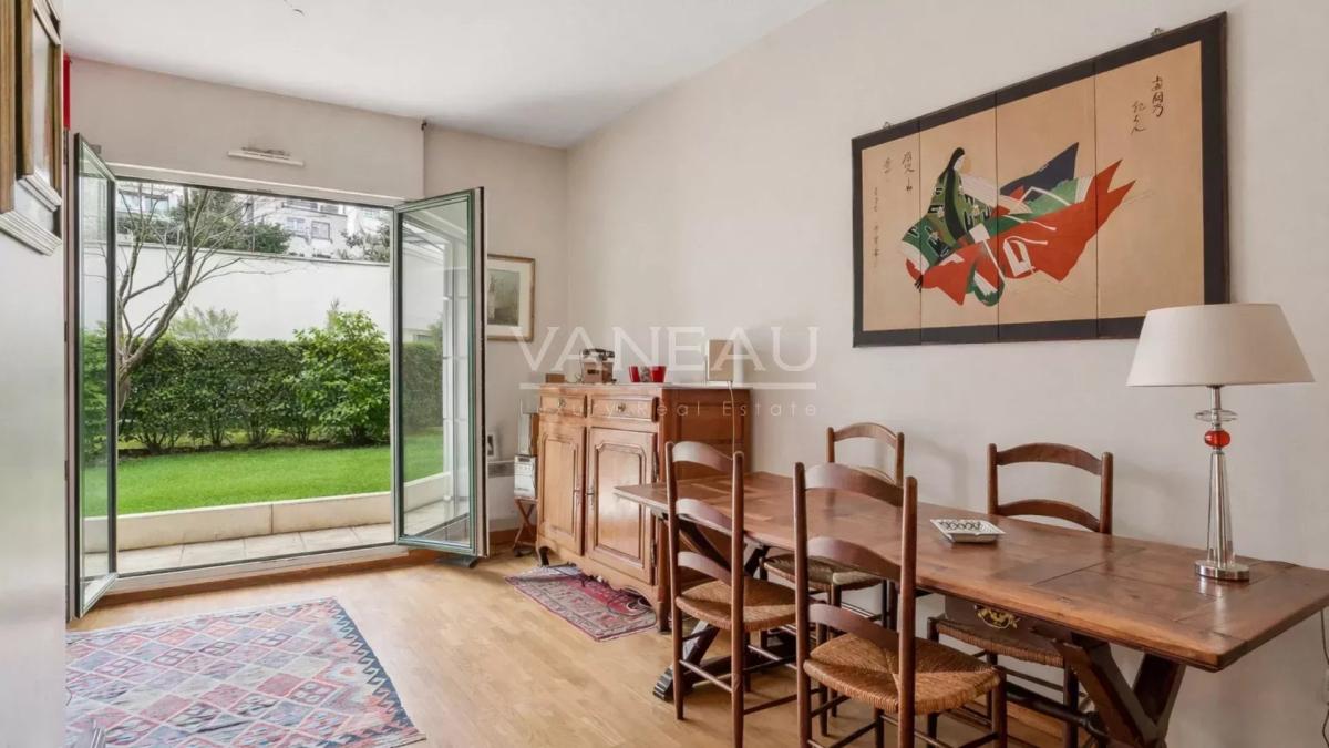 Deux pièces avec terrasse-jardin au calme