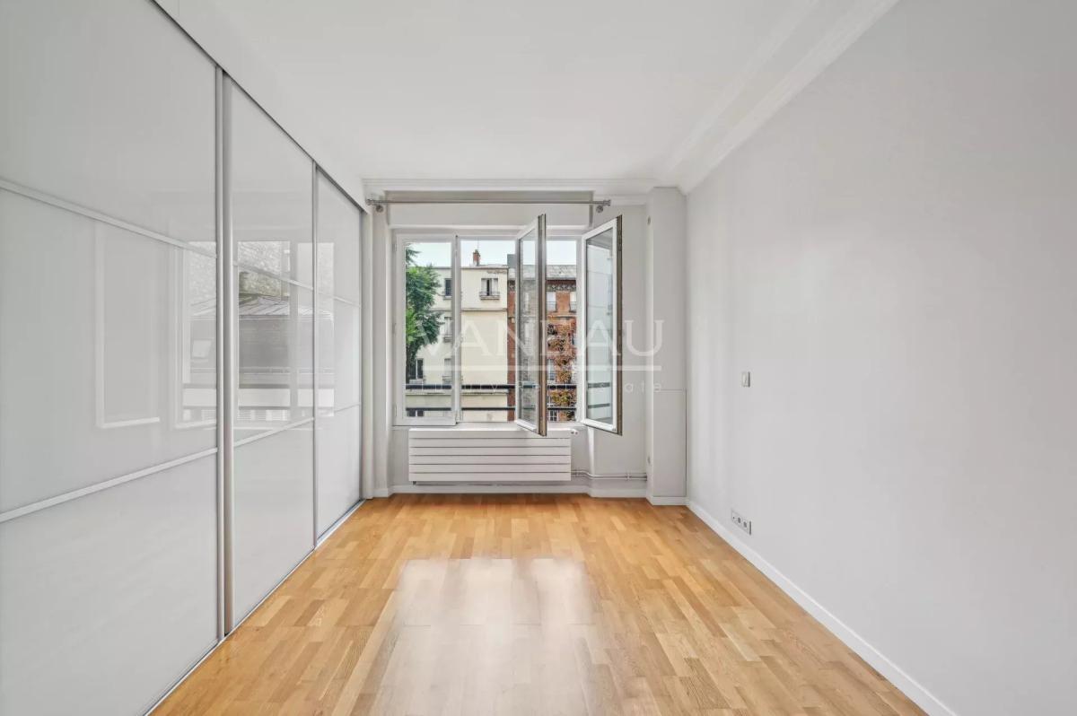 PARIS 16ème - Rue BOILEAU - Bel Appartement calme et lumineux