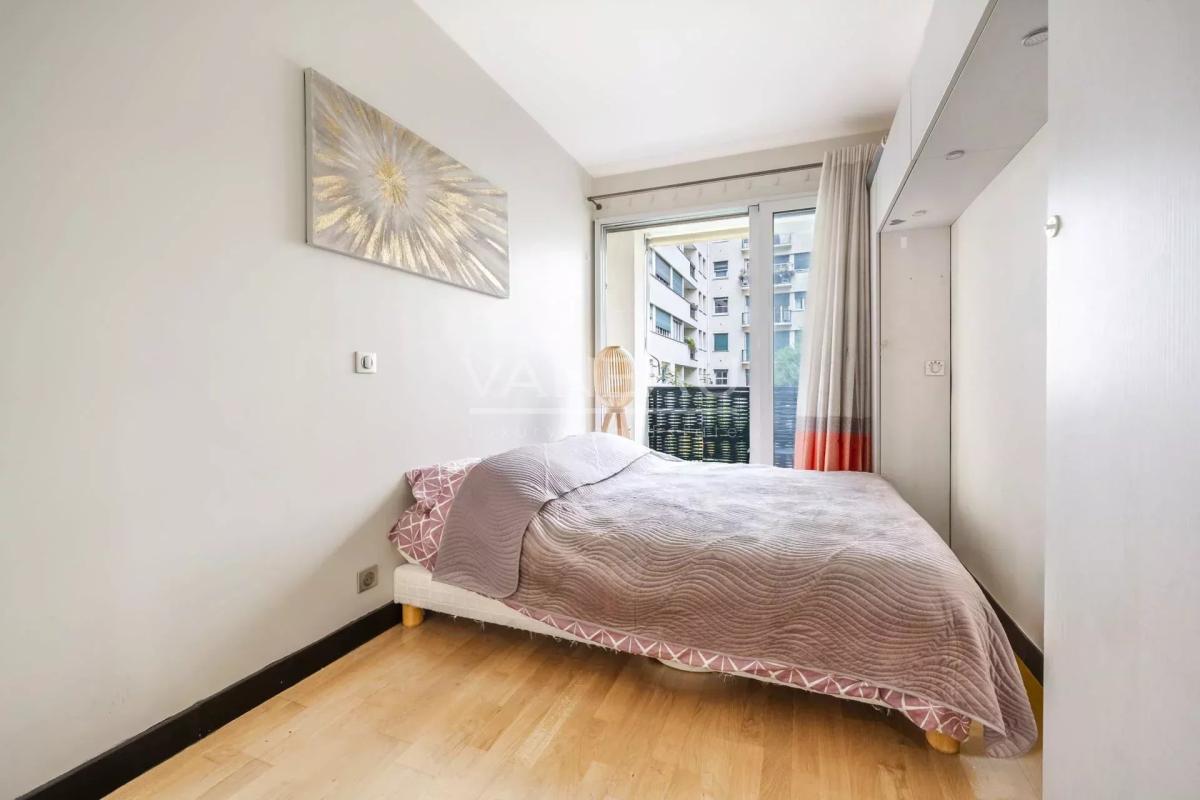 PARIS XVIIe - Rue des Acacias - Trois pièces avec balcon