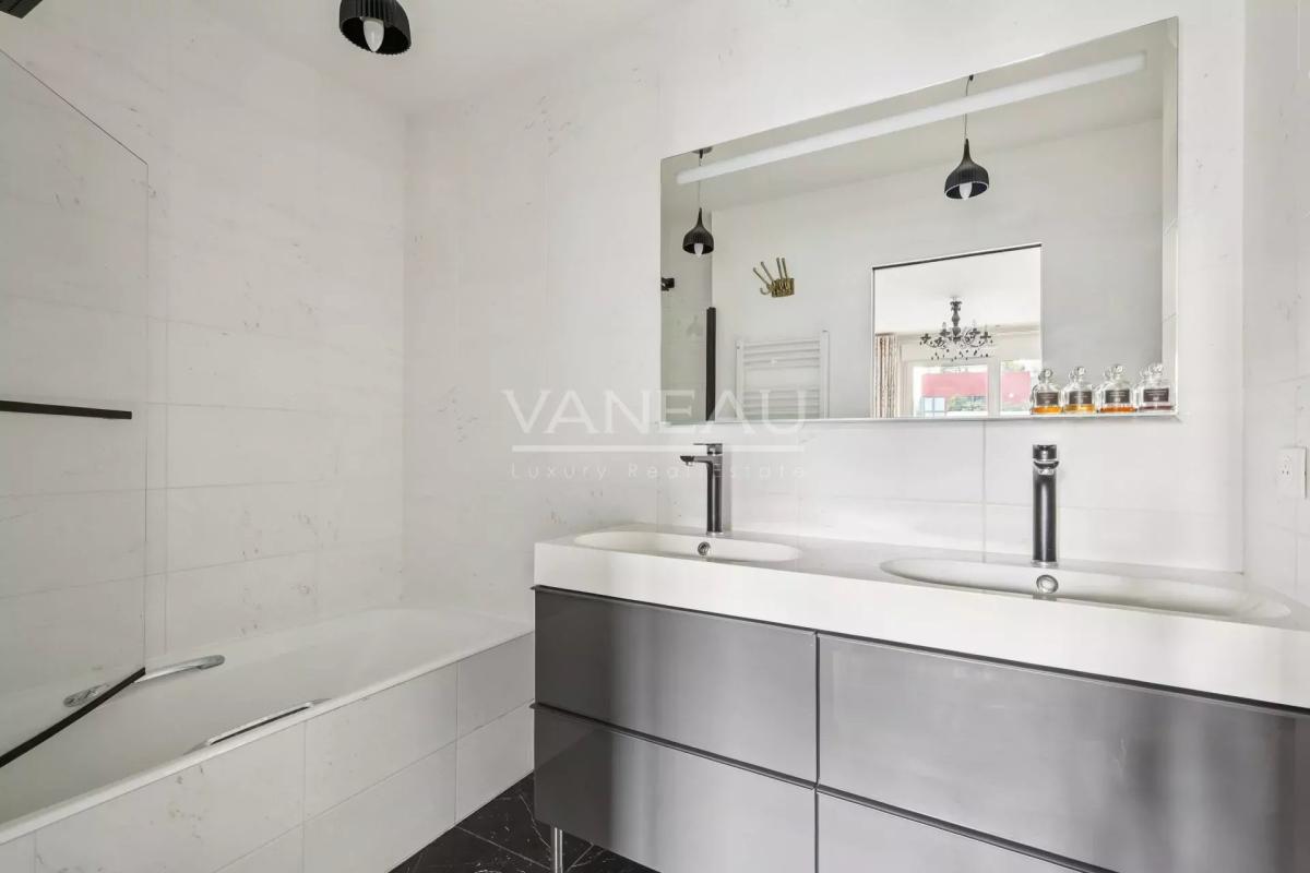 Boulogne Nord - Trois pièces avec balcon terrasse - Résidence 20