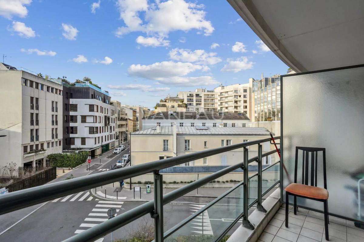 Boulogne - En étage avec ascenseur, balcon, cave et parking