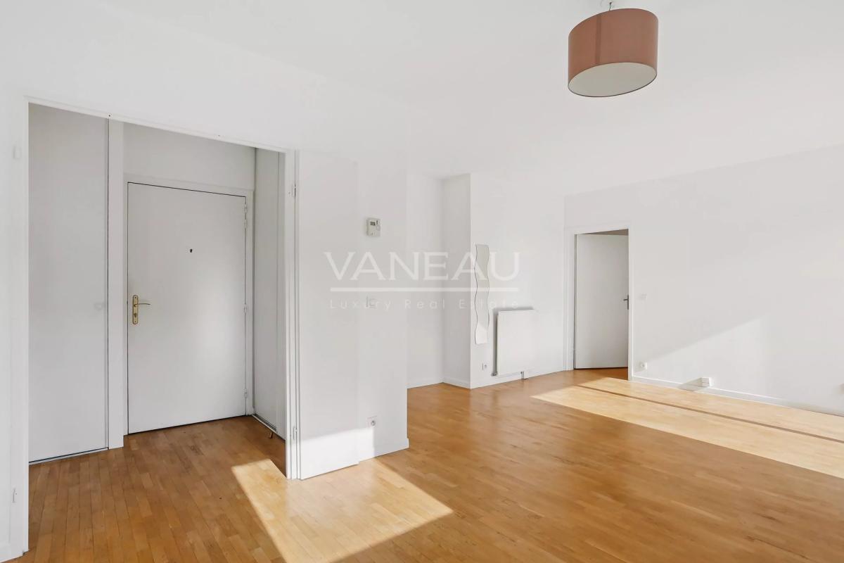 Exclusivité : Trois pièces avec balcon en étage