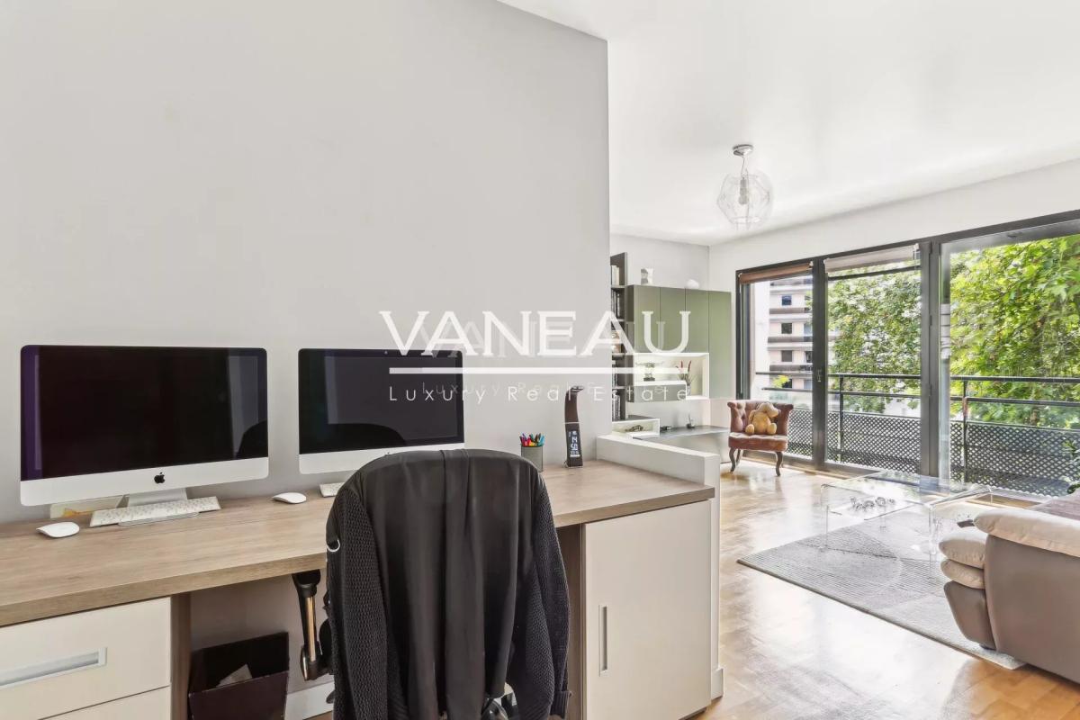 Deux pièces avec balcon exposé sud - immeuble moderne