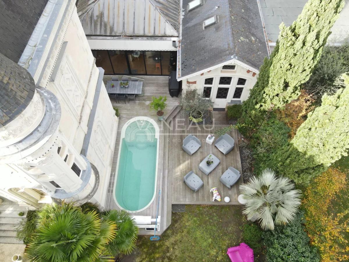 Somptueux Manoir rénové au coeur d' Angers avec piscine