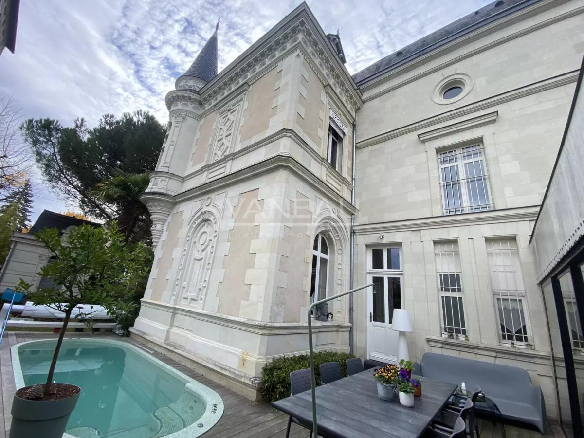 Somptueux Manoir rénové au coeur d' Angers avec piscine