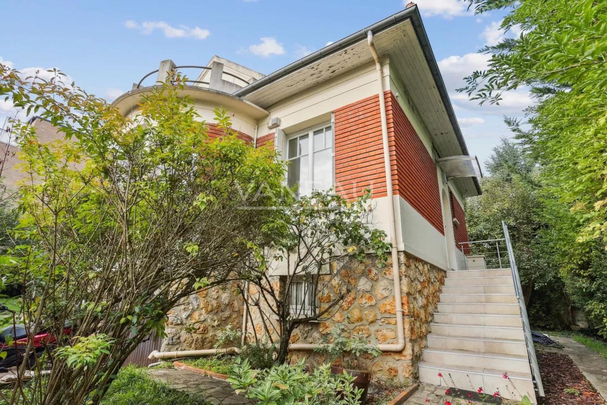 Sceaux (92330) - Villa de six pièces avec jardin fruitier -