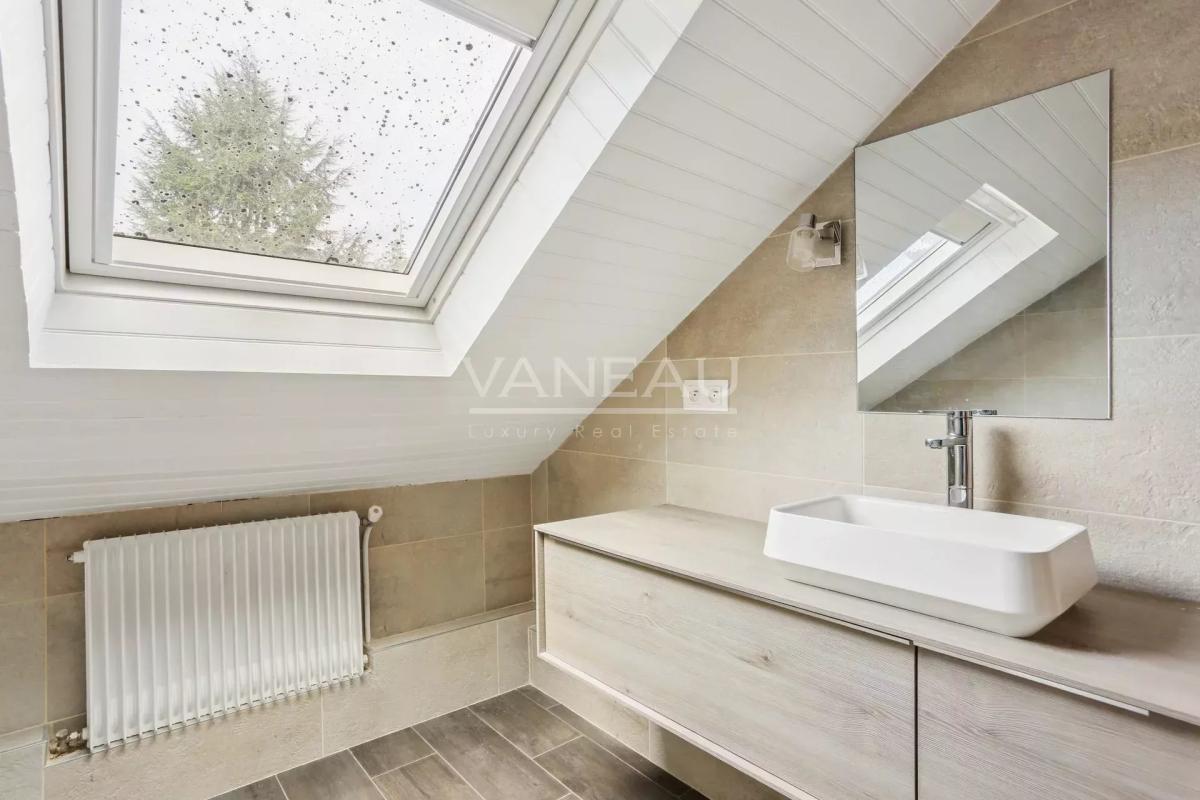 Sceaux (92330) - Villa de six pièces avec jardin fruitier -