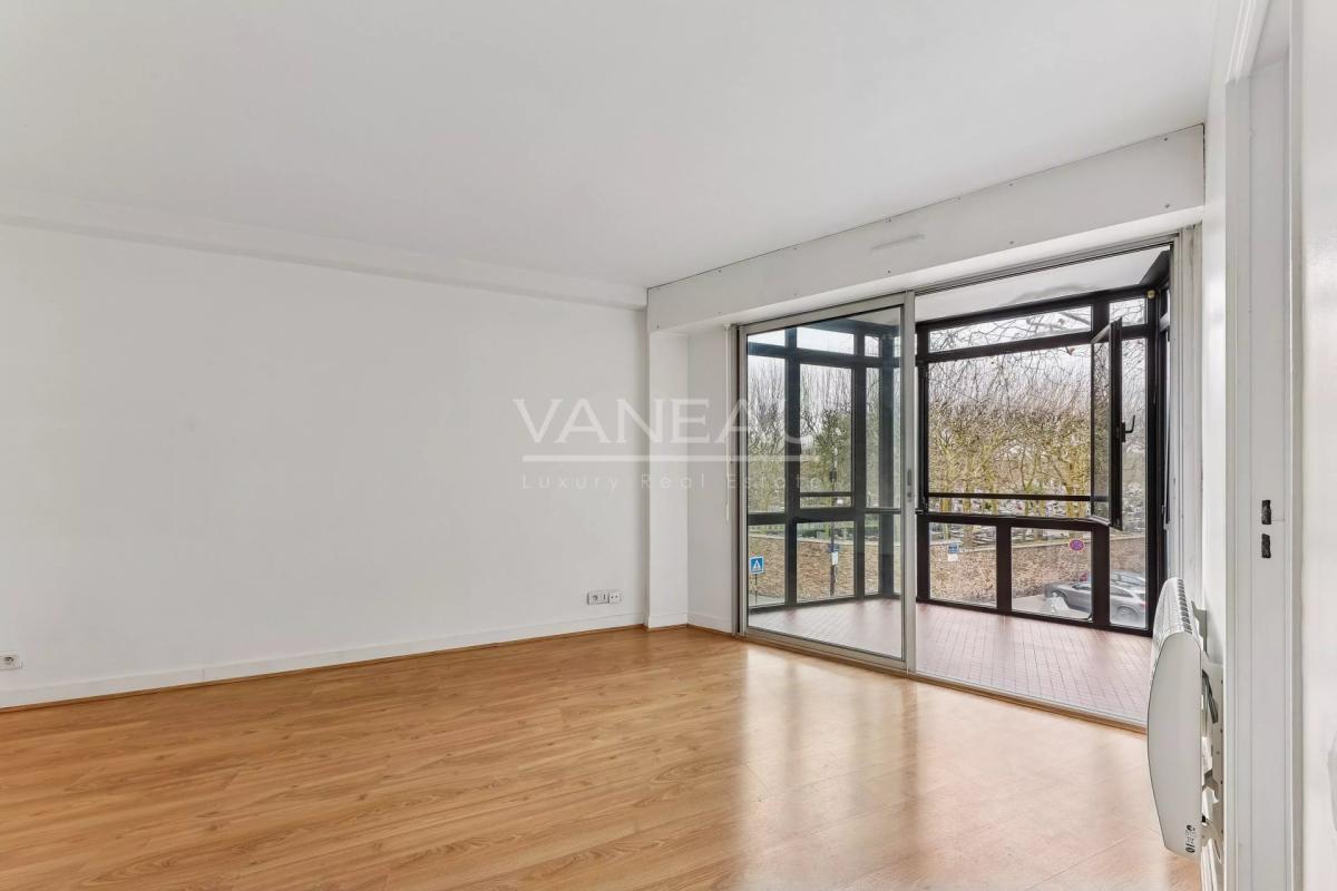 Boulogne / Point du jour -  Studio lumineux avec loggia