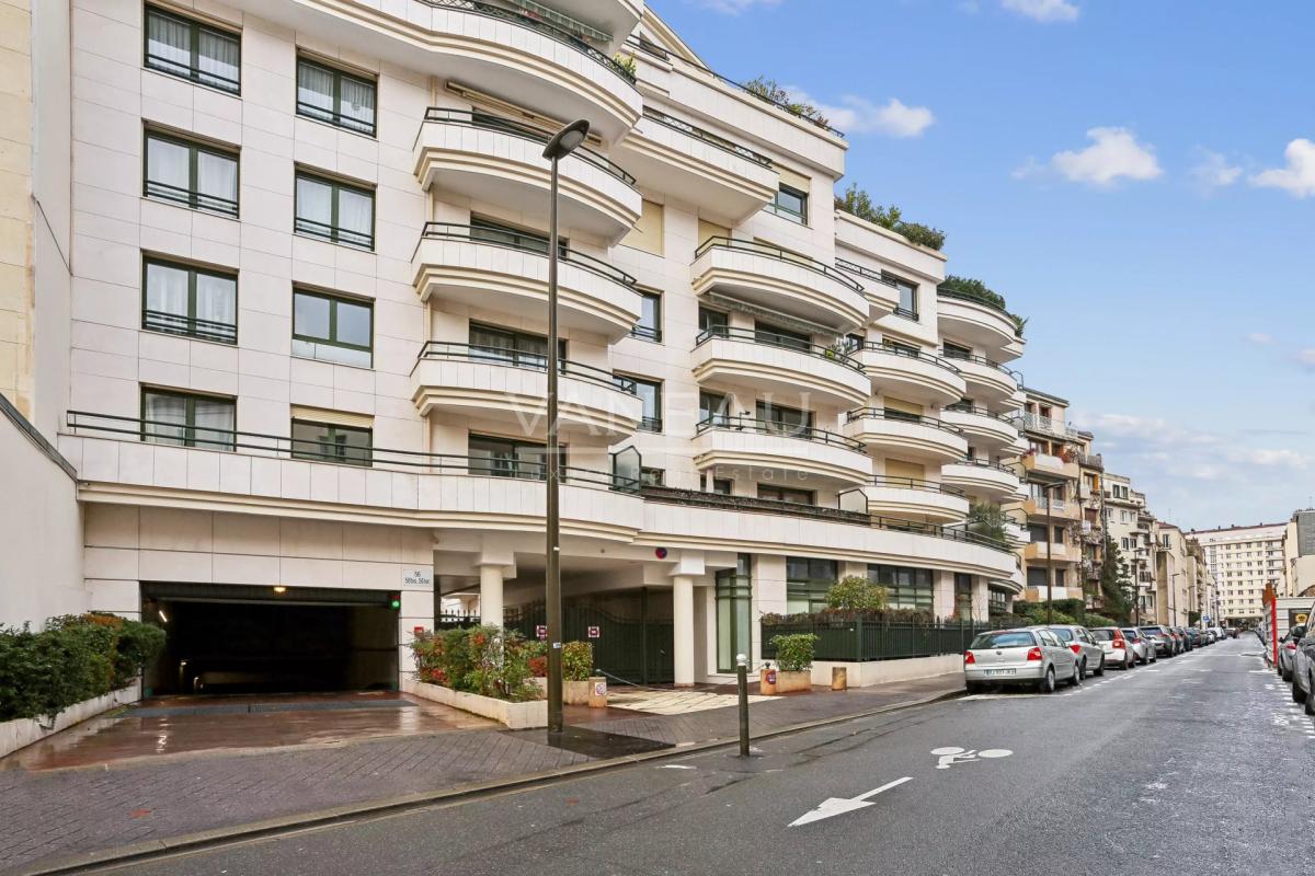 Deux pièces avec terrasse-jardin au calme