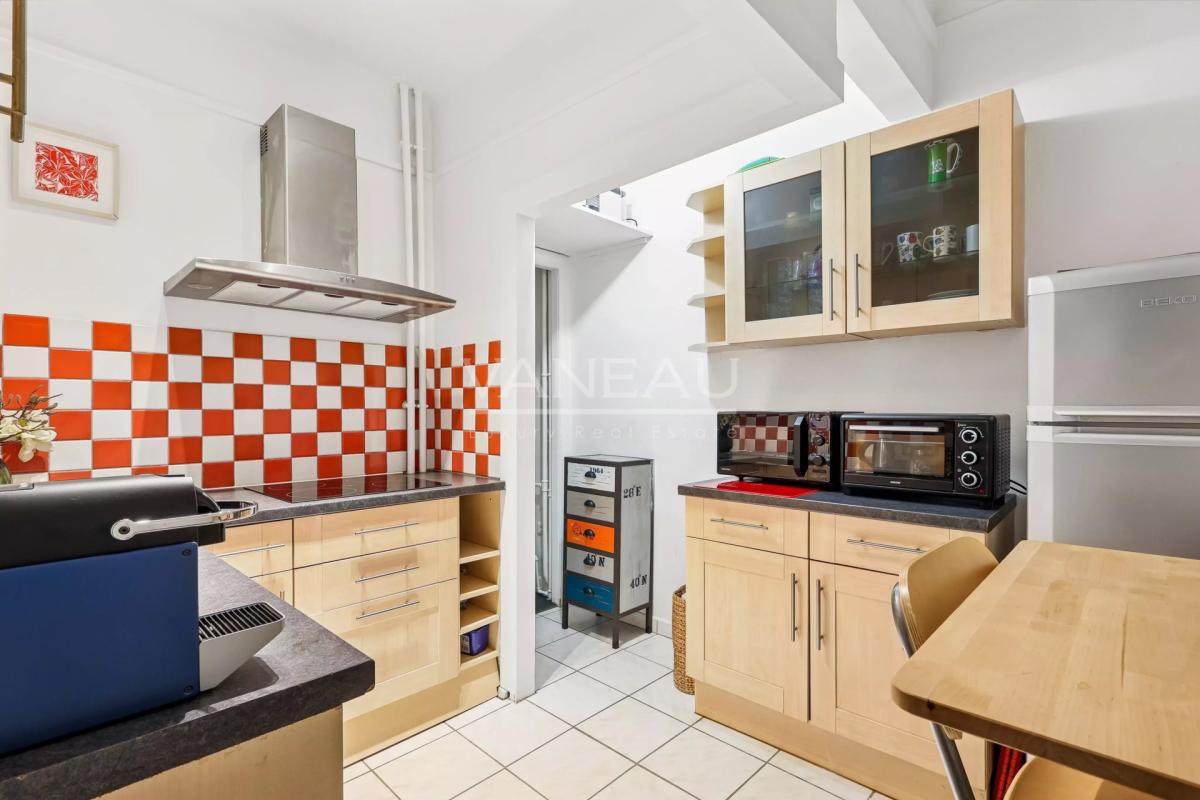 PARIS XVe - Volontaires : Appartement deux pièces au calme